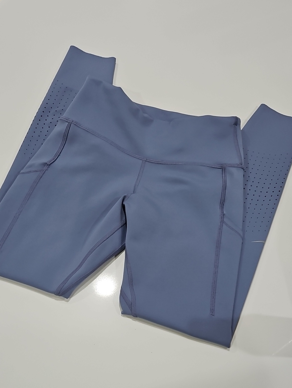 Nike Dri-FIT Light Blue Performance Leggings Nwot Pockets 7/8 Length.